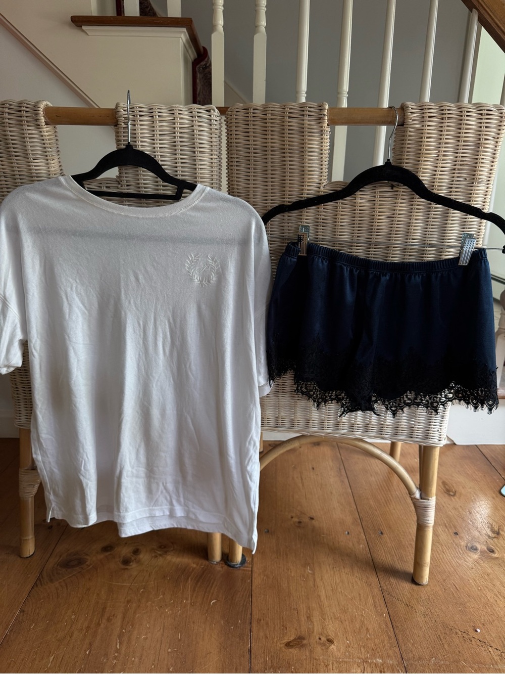 Victoria’s Secret lacy shorts & tee set - Excellent Condition 🦋 Sz small